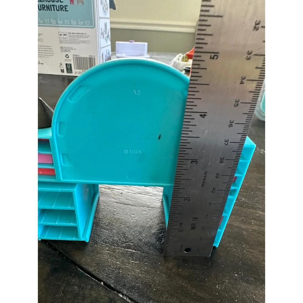 MGA LOL Surprise Dollhouse Furniture Teal Pink‎ Vanity with Drawers and Mirror